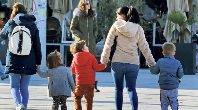 Za nacionalne penzije majkama sa troje dece potrebno je menjati zakon