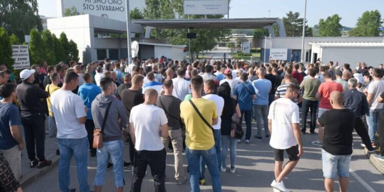 Radnici Fiata protest nastavljaju danas u Beogradu