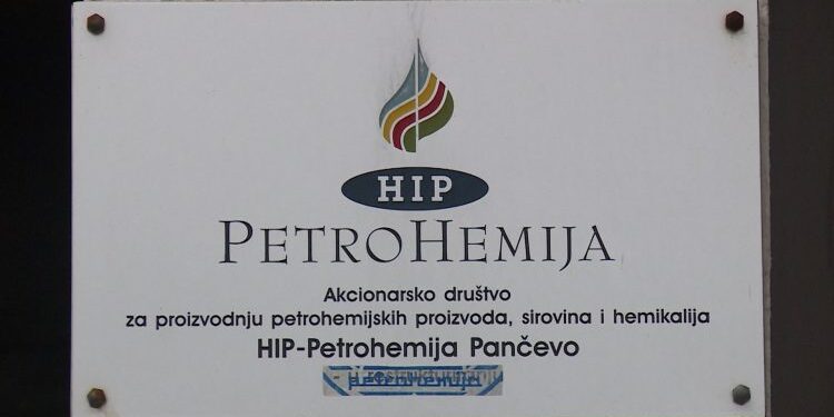 Radnici HIP Petrohemije danas protestuju zbog niskih osnovnih zarada