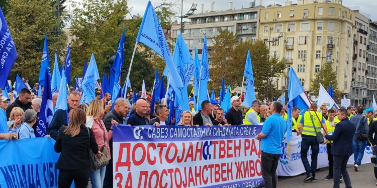 Savez zahteva plate za normalan život, u suprotnom poziva članstvo na ulicu (opširnija verzija)