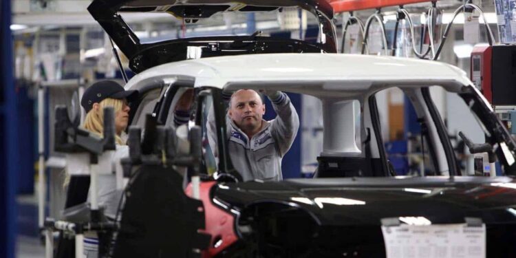 „Posao stoleća“ u novom ruhu: Ko će praviti Fijat električne automobile u Kragujevcu, i da li se to Srbiji isplati?