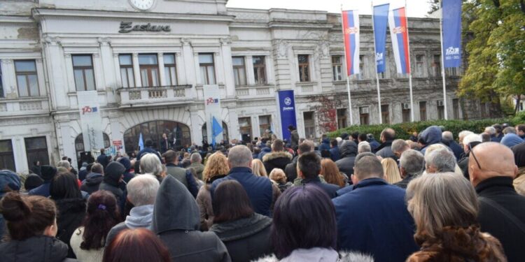 Protest radnika Zastava oružje: Traže upošljavanje fabrike, deblokadu računa, veće plate i grejanje na poslu