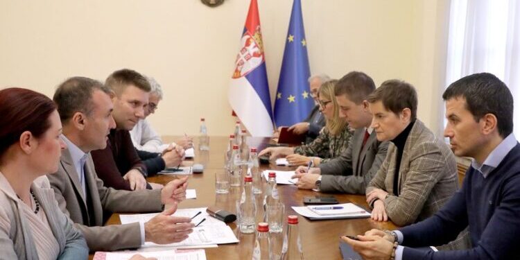 Brnabić s predstavnicima Sindikata uprave Srbije o poboljšanju uslova rada