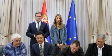Sindikati i “Ziđin Koper” potpisali aneks ugovora o povećanju plata
