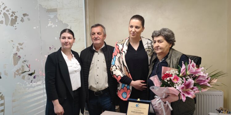 Savez uručio zahvalnicu preduzetnici koja brine o svojim radnicima