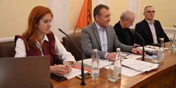 Pokrenute inicijative za unapređenje materijalnog položaja zaposlenih u javnom sektoru
